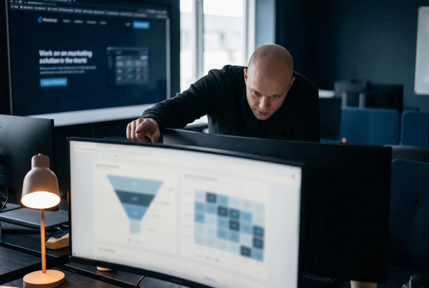 A product and growth analytics data scientist available to hire